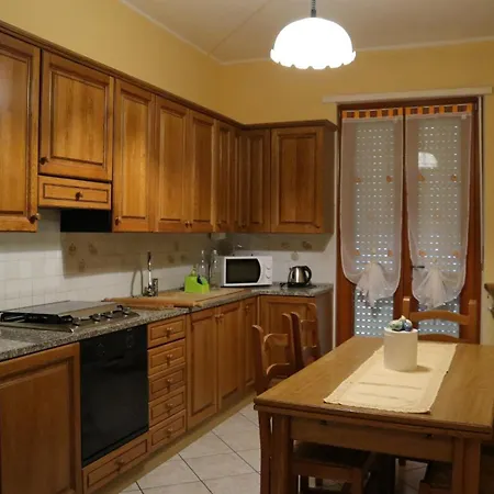 Casa Euro2000 Free Parking ألبا